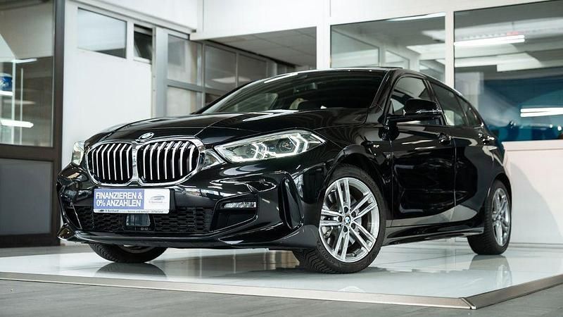 Schwarz Gebraucht 2022 BMW 120 M Sport Kleinwagen | 29.100 € (Fairer Preis) - Bild 1/4