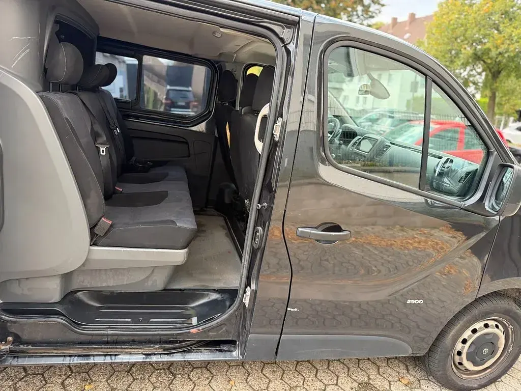 Gebraucht Opel Vivaro 145 PS (106 kW) 2016 Schwarz Van / Kleinbus