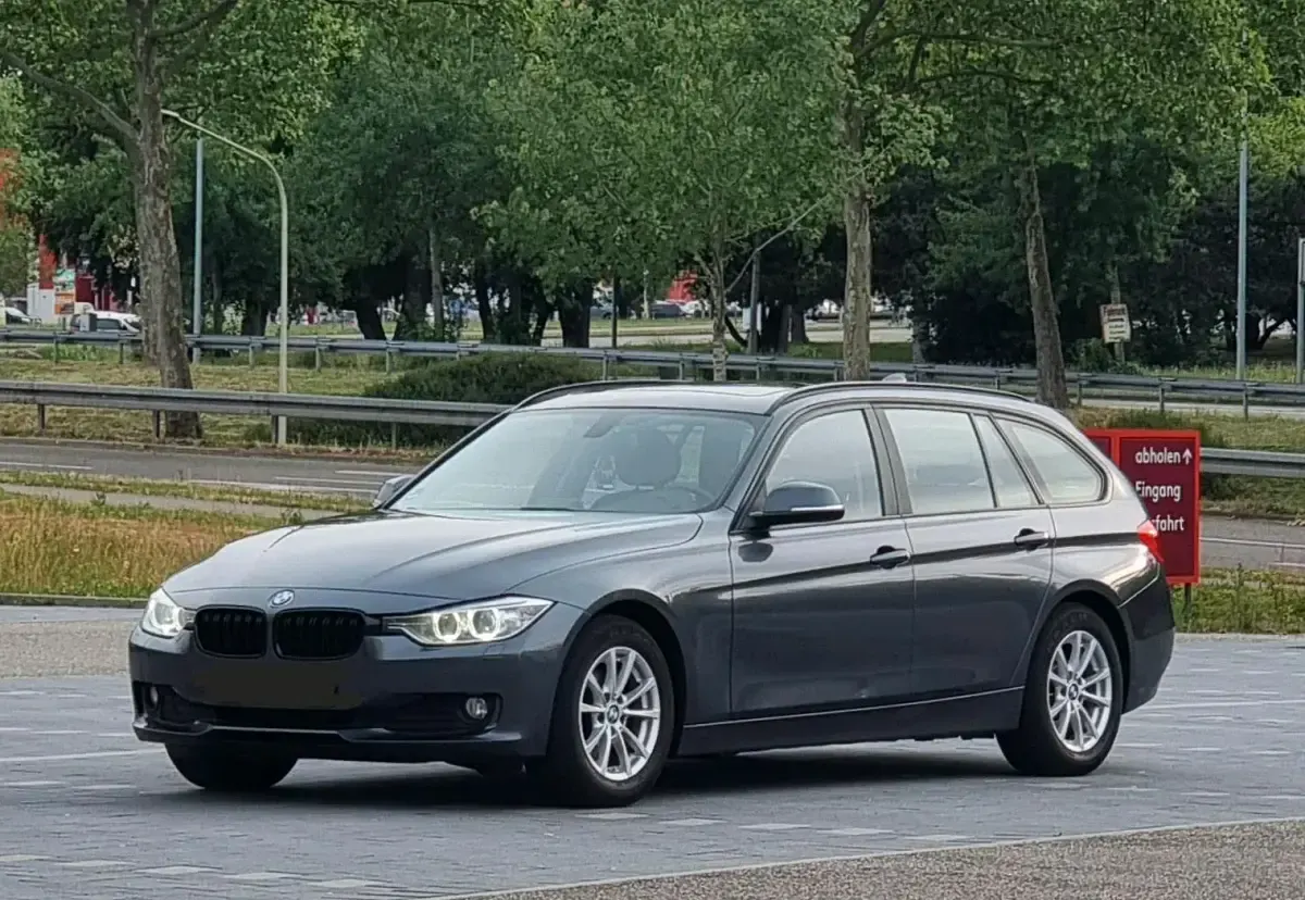 Gebraucht BMW 320 2013 Grau Kombi