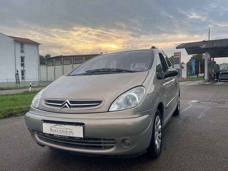 Beige Gebraucht 2003 Citroën Xsara Picasso Exclusive Van / Kleinbus | 3.490 € (Teuer) - Bild 1/4
