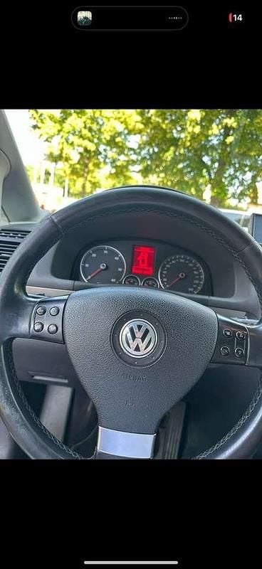 Grau Gebraucht 2010 VW Touran Freestyle Van / Kleinbus | 3.900 € (Fairer Preis) - Bild 1/4