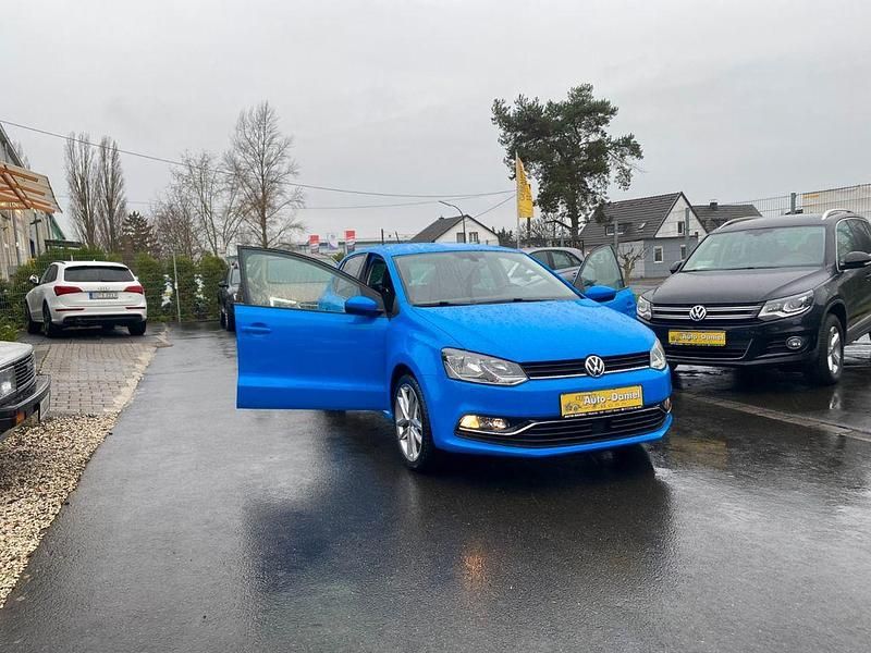 Blau Gebraucht 2015 VW Polo Limousine | 7.999 € (Guter Preis) - Bild 1/4