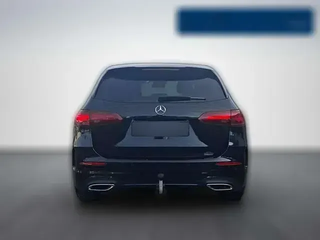 Gebraucht Mercedes B220 AMG line 190 PS (139 kW) 2023 Schwarz metallic Kleinwagen