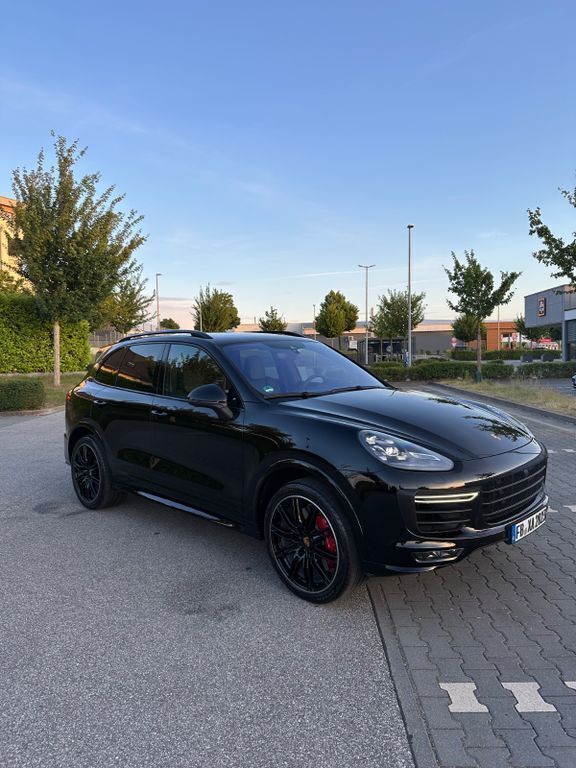Schwarz Gebraucht 2016 Porsche Cayenne Turbo SUV | 45.999 € (Fairer Preis) - Bild 1/4