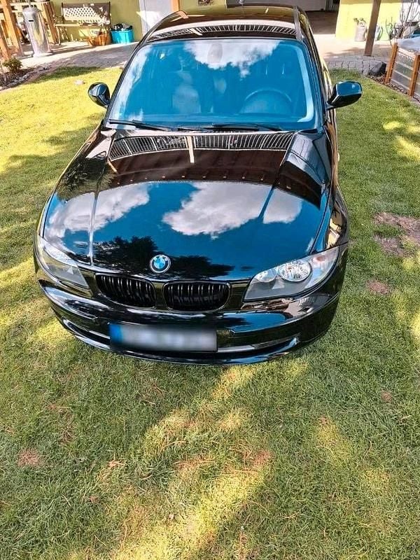 Gebraucht BMW 116 122 PS (89 kW) 2010 Schwarz Kleinwagen