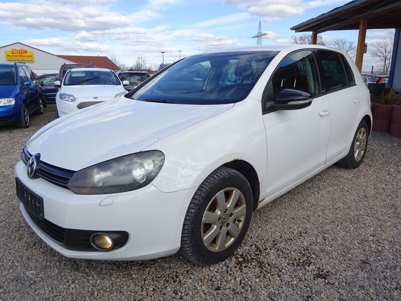 Weiß Gebraucht 2011 VW Golf VI Style Limousine | 4.500 € (Guter Preis) - Bild 1/4