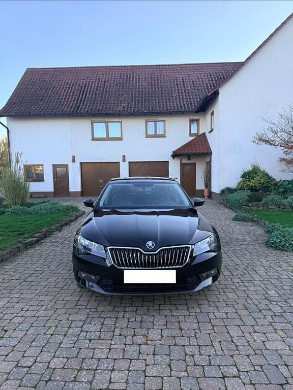 Schwarz Gebraucht 2018 Skoda Superb Style Limousine | 11.300 € - Bild 1/4