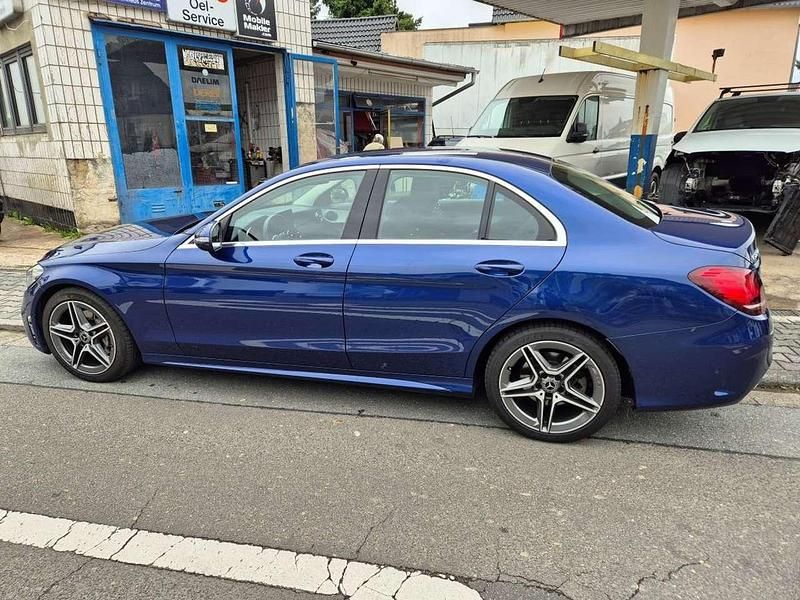 Gebraucht Mercedes C220 AMG line 194 PS (142 kW) 2018 Brillantblau metallic Limousine