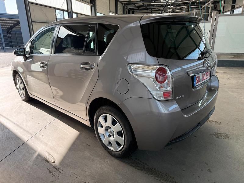 Gebraucht Toyota Verso 111 PS (81 kW) 2015 Braun Van / Kleinbus