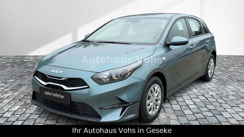Neu Kia Ceed Best 140 PS (102 kW) 2025 Grün Kleinwagen