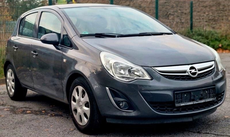 Grau Gebraucht 2011 Opel Corsa S Kleinwagen | 4.790 € (Fairer Preis) - Bild 1/4