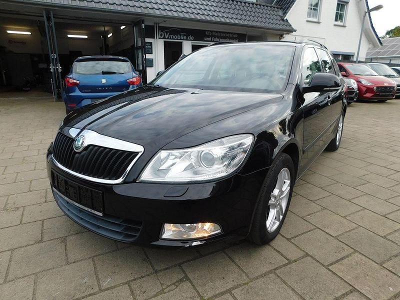 Schwarz Gebraucht 2012 Skoda Octavia Best of Kombi | 5.585 € (Etwas zu teuer) - Bild 1/4