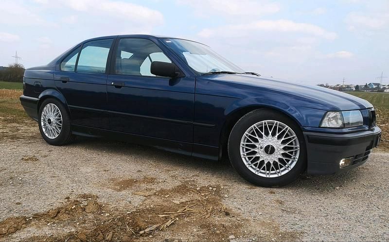Gebraucht BMW 318 Performance 113 PS (83 kW) 1991 Blau Limousine
