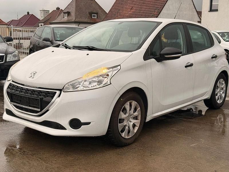 Weiß Gebraucht 2014 Peugeot 208 Kleinwagen | 3.099 € (Superpreis) - Bild 1/4