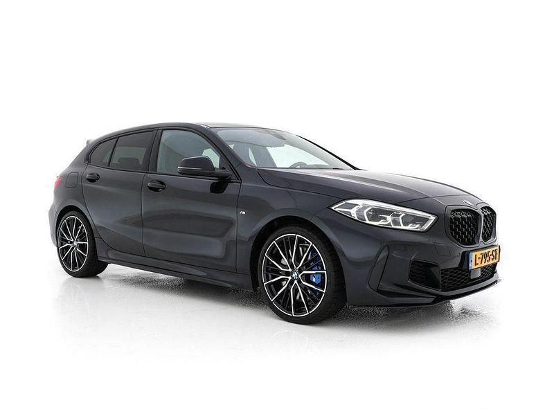 Schwarz Gebraucht 2020 BMW M135 Executive Kleinwagen | 25.945 € - Bild 1/4