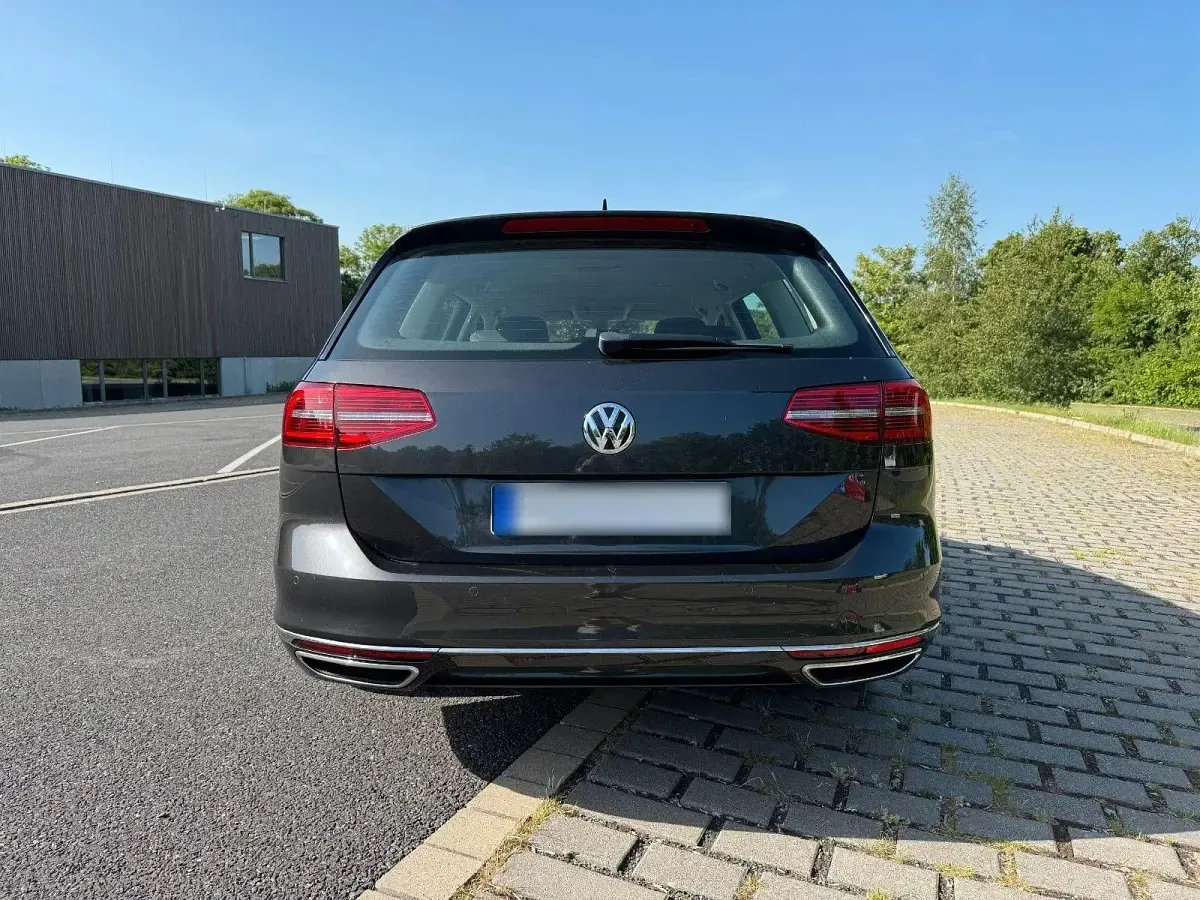 Gebraucht VW Passat Highline 190 PS (139 kW) 2018 Grau Kombi