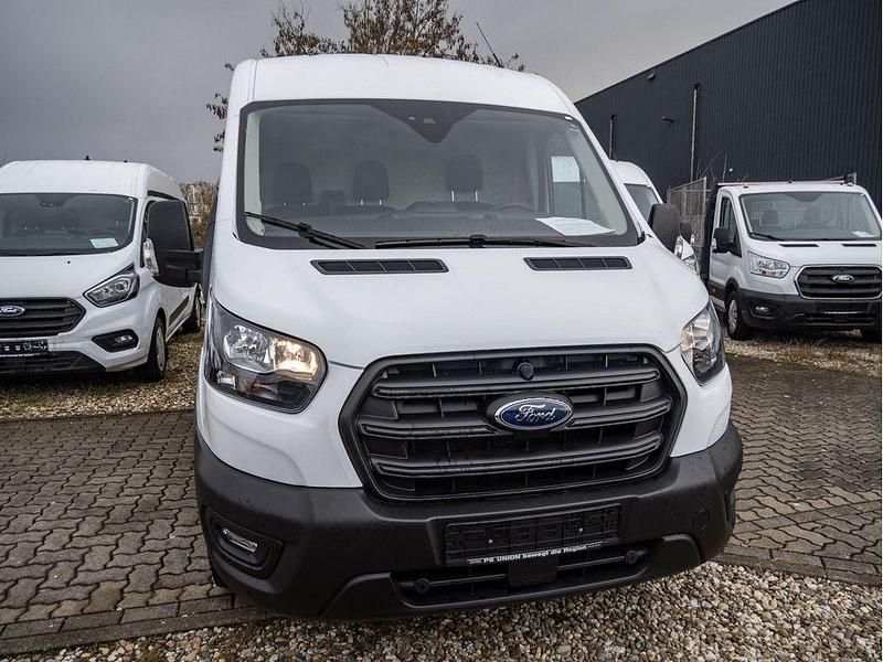 Gebraucht Ford Transit Trend 131 PS (96 kW) 2022 Weiß Limousine