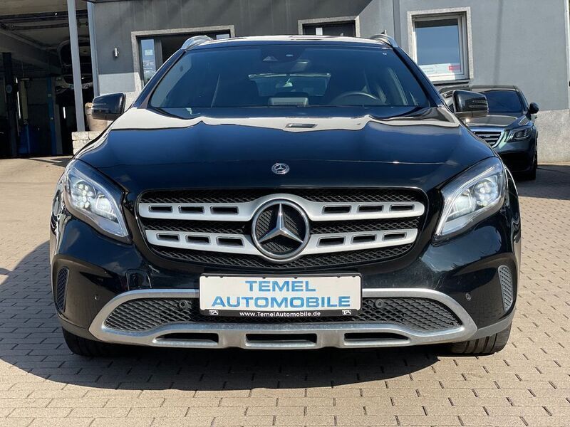 Gebraucht Mercedes GLA180 122 PS (89 kW) 2017 Schwarz (kosmosschwarz  metalliclack) SUV