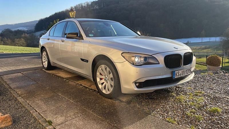 Gebraucht BMW 730 Sport Line 245 PS (180 kW) 2012 Silber Limousine