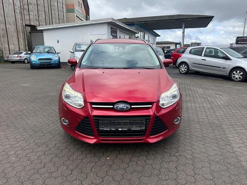 Gebraucht Ford Focus Titanium 150 PS (110 kW) 2012 Rot Kombi