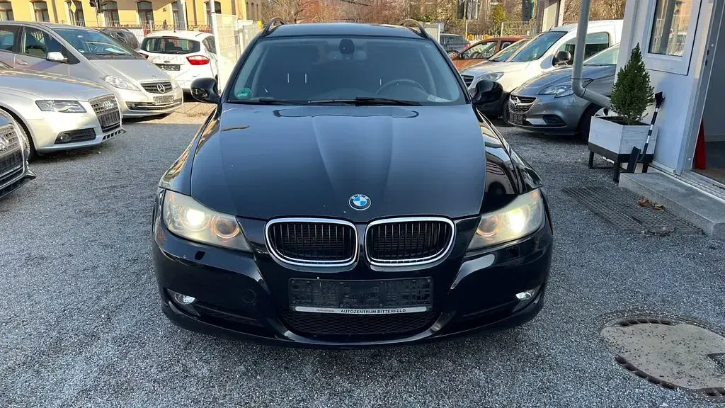 Gebraucht BMW 318 143 PS (105 kW) 2009 Schwarz Kombi