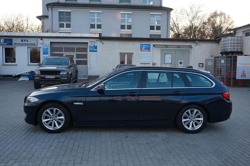 Gebraucht BMW 520 Sport Line 184 PS (135 kW) 2012 Blau Kombi