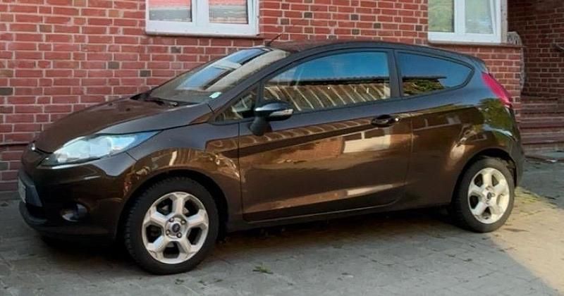 Gebraucht Ford Fiesta Trend 60 PS (44 kW) 2011 Braun Kleinwagen