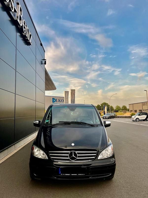 Schwarz Gebraucht 2009 Mercedes Viano Van / Kleinbus | 13.000 € (Etwas zu teuer) - Bild 1/4