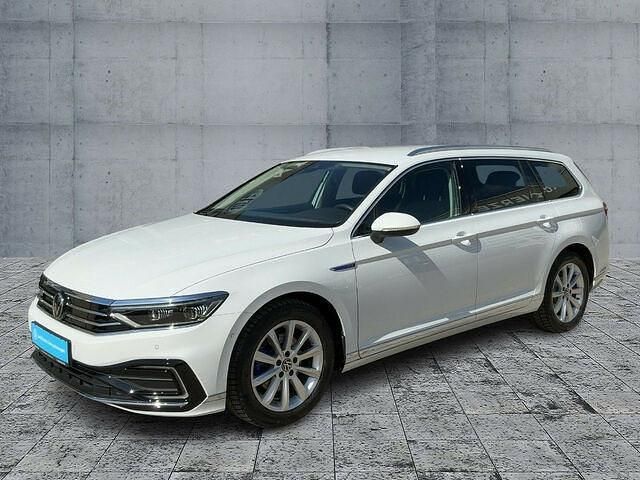 Gebraucht VW Passat GTE 218 PS (160 kW) 2023 Gletscherweiß metallic Kombi