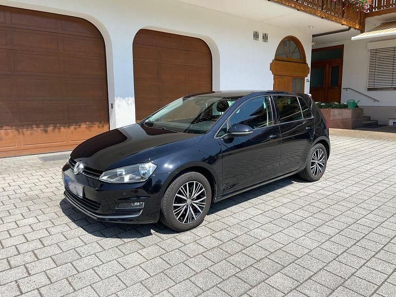 Schwarz Gebraucht 2016 VW Golf VII Allstar Limousine | 9.900 € (Fairer Preis) - Bild 1/4