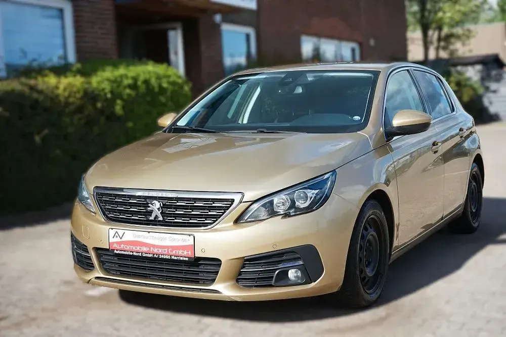 Gebraucht Peugeot 308 Allure 131 PS (96 kW) 2018 Gold Limousine