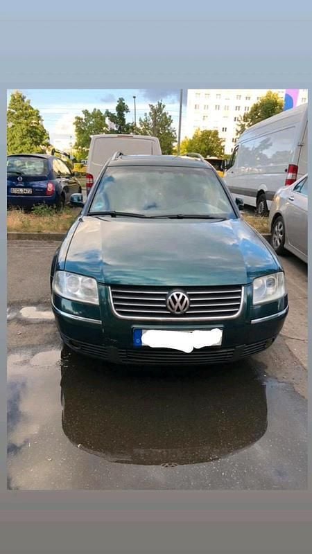Grün Gebraucht 2004 VW Passat Limousine | 1.900 € (Fairer Preis) - Bild 1/4