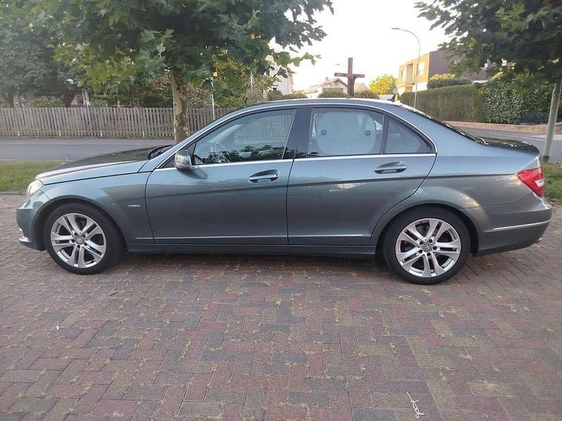 Grau Gebraucht 2012 Mercedes C200 Avantgarde Limousine | 7.950 € (Fairer Preis) - Bild 1/4