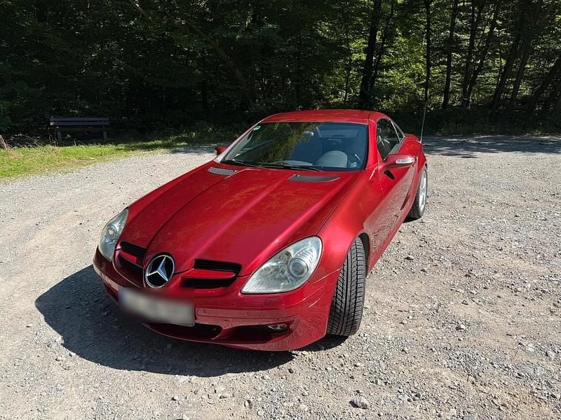 Rot Gebraucht 2004 Mercedes SLK350 Cabrio | 10.800 € (Etwas zu teuer) - Bild 1/4