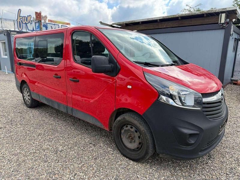 Magma rot (b) Gebraucht 2018 Opel Vivaro Van | 15.950 € (Etwas zu teuer) - Bild 1/4