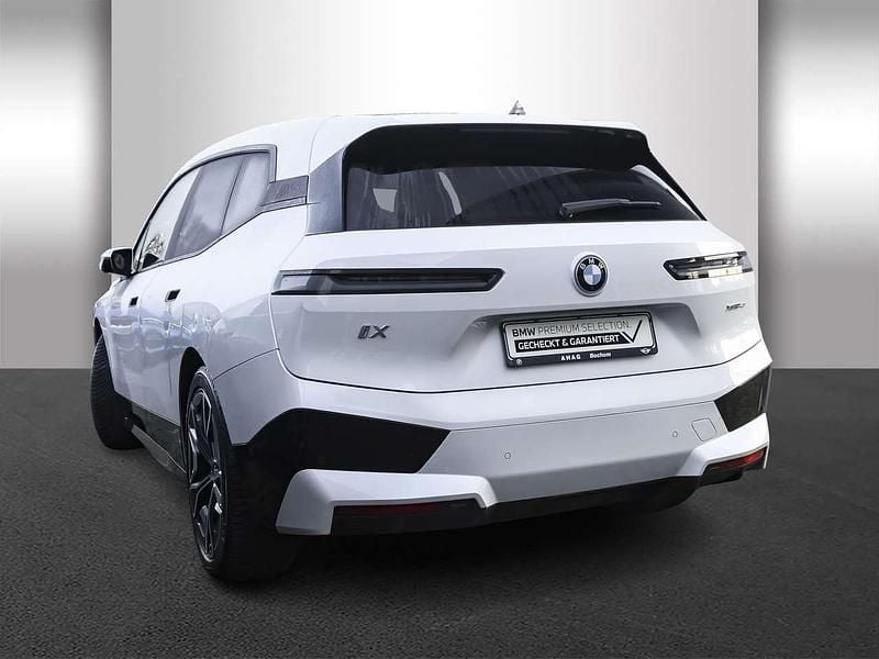Gebraucht BMW iX 239 kW (326 PS) 2023 Mineral weiss metallic SUV