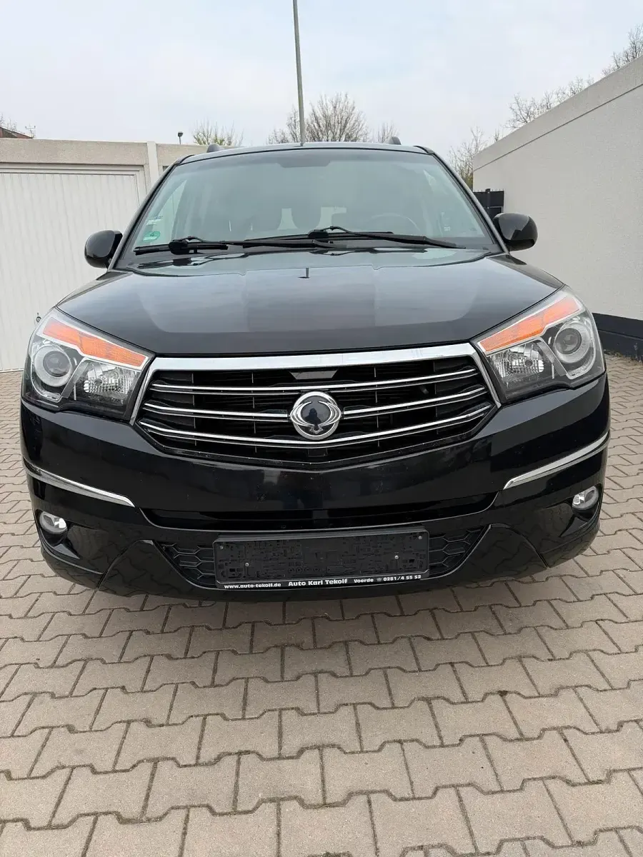 Gebraucht SsangYong Rodius 155 PS (114 kW) 2013 Schwarz Van / Kleinbus