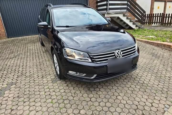 Schwarz Gebraucht 2012 VW Passat Kombi | 2.000 € (Superpreis) - Bild 1/4
