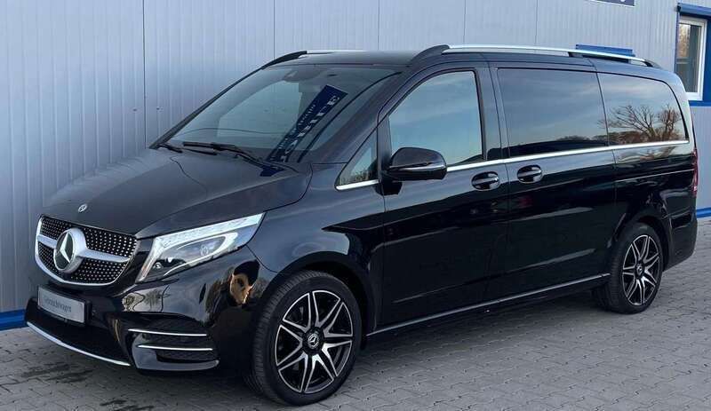Obsidianschwarz metallic Gebraucht 2020 Mercedes V250 AMG line Van / Kleinbus | 62.499 € (Teuer) - Bild 1/4