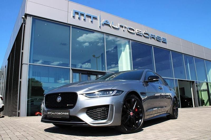 Grau Gebraucht 2021 Jaguar XE R-Dynamic Limousine | 27.900 € (Etwas zu teuer) - Bild 1/4