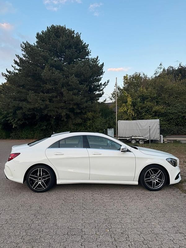 Weiß Gebraucht 2018 Mercedes CLA200 AMG Coupé | 19.500 € (Fairer Preis) - Bild 1/4