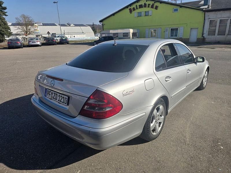 Gebraucht Mercedes E270 Classic 177 PS (130 kW) 2002 Grau Limousine