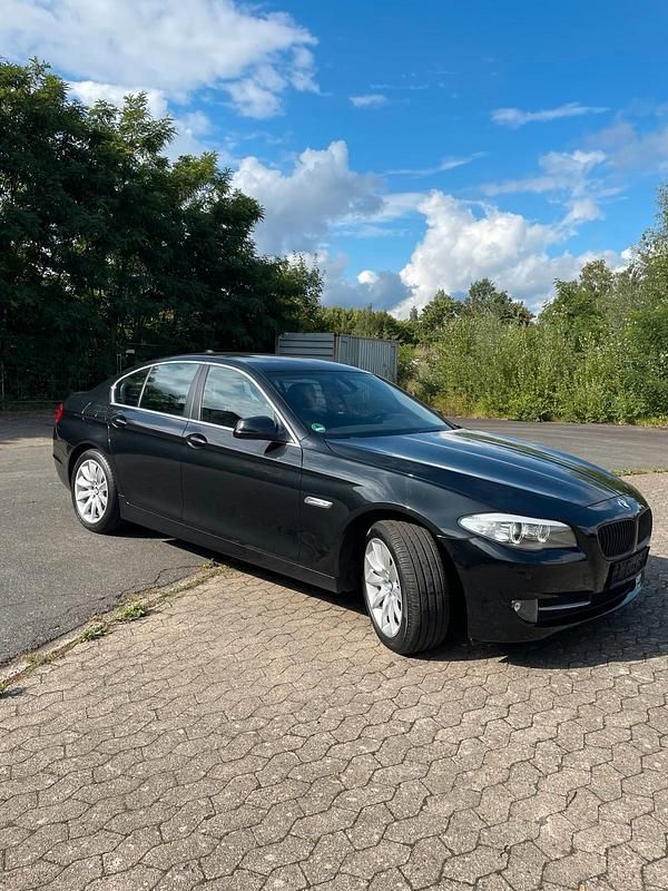Schwarz Gebraucht 2010 BMW 523 Limousine | 10.999 € (Fairer Preis) - Bild 1/4