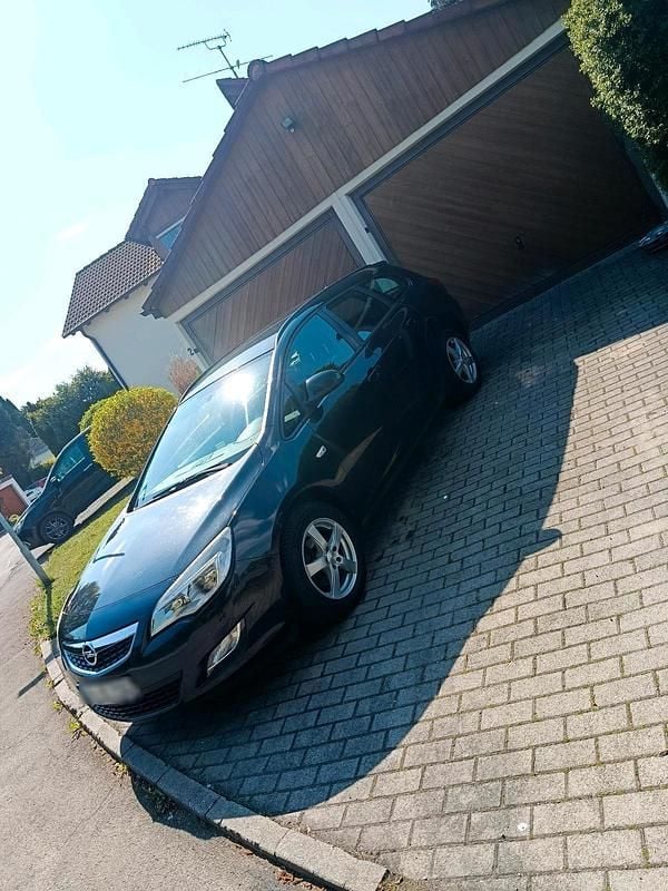 Second-hand Opel Astra 100 CP (73 kW) 2012 Negru Break