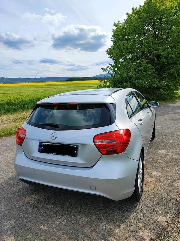 Gebraucht Mercedes A180 Style 122 PS (89 kW) 2014 Silber Kleinwagen