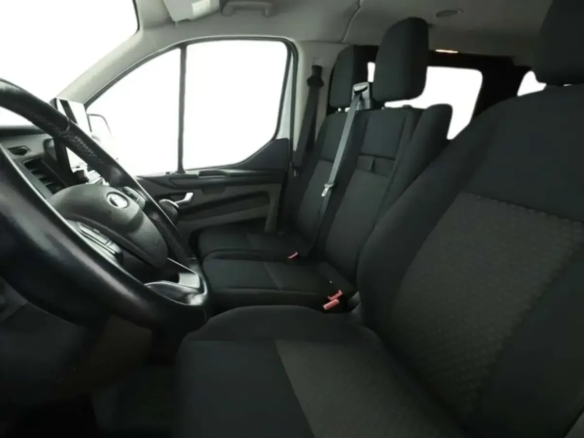 Gebraucht Ford Transit Trend 150 PS (110 kW) 2022 Frozen white Kombi