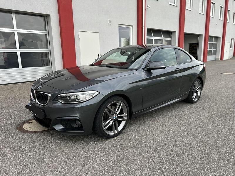 Grau Gebraucht 2016 BMW 220 M Sport Coupé | 19.550 € (Fairer Preis) - Bild 1/4