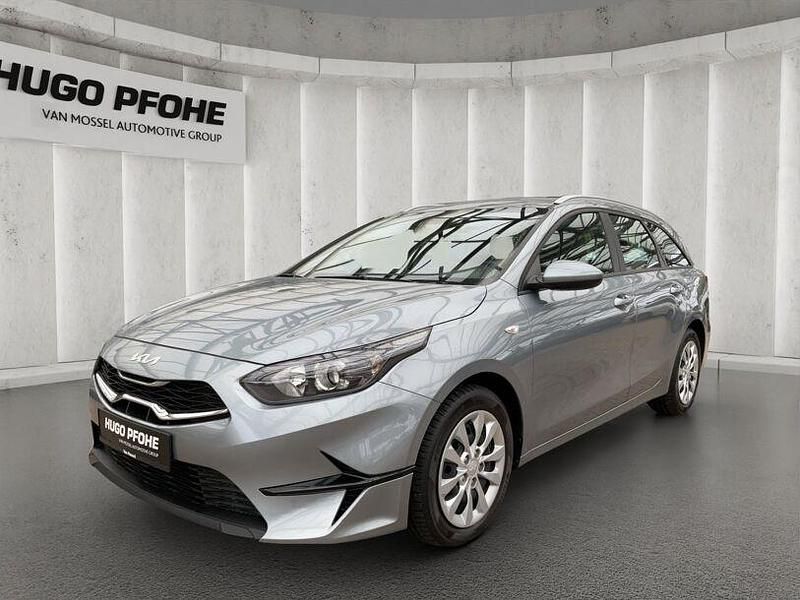 Silber Gebraucht 2023 Kia Ceed Vision Kleinwagen | 19.250 € (Fairer Preis) - Bild 1/4