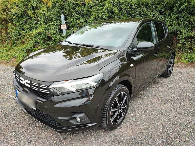 Schwarz Gebraucht 2023 Dacia Sandero Expression Kleinwagen | 15.795 € (Guter Preis) - Bild 1/4