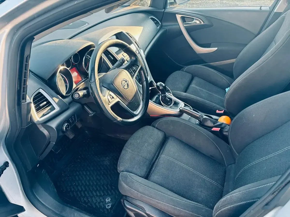 Gebraucht Opel Astra 125 PS (91 kW) 2011 Silber Kombi